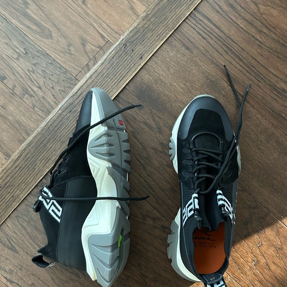 Versace Sneakers - Picture 3 of 6